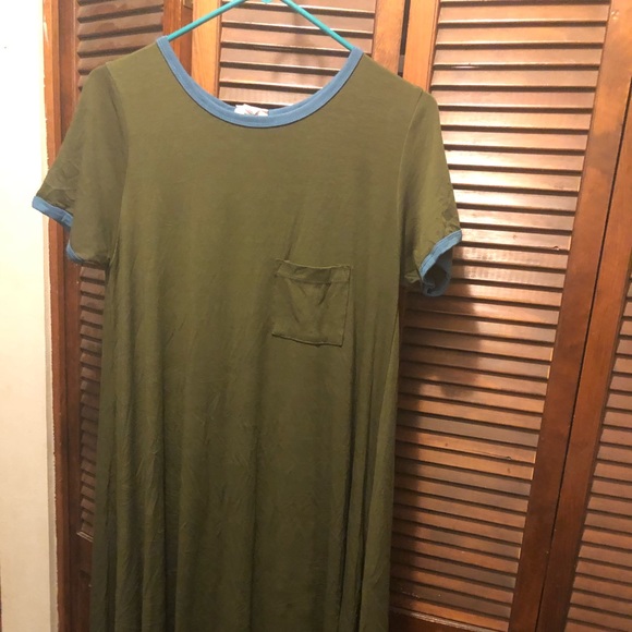 LuLaRoe Dresses & Skirts - BOGO 50% off! Lularoe Small Carly T-shirt dress